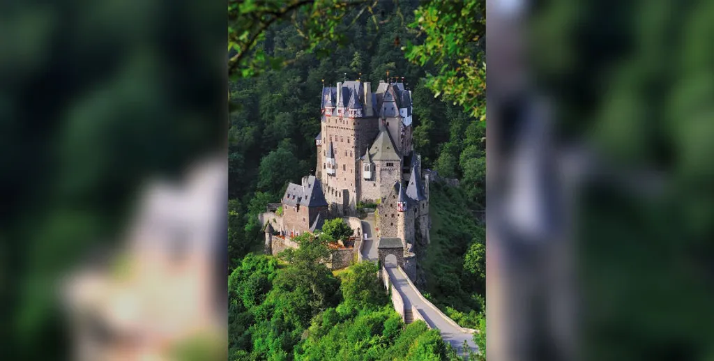 Burg Eltz im Eltzer Wald